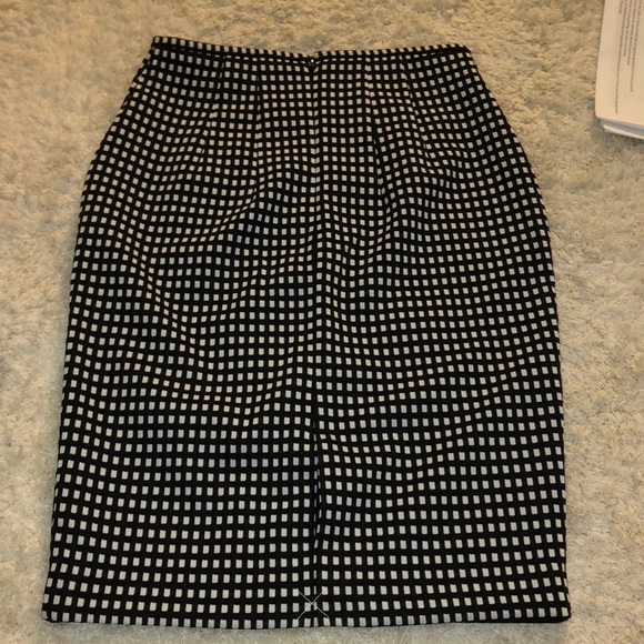 Black and white checkered skirt - Picture 2 of 3